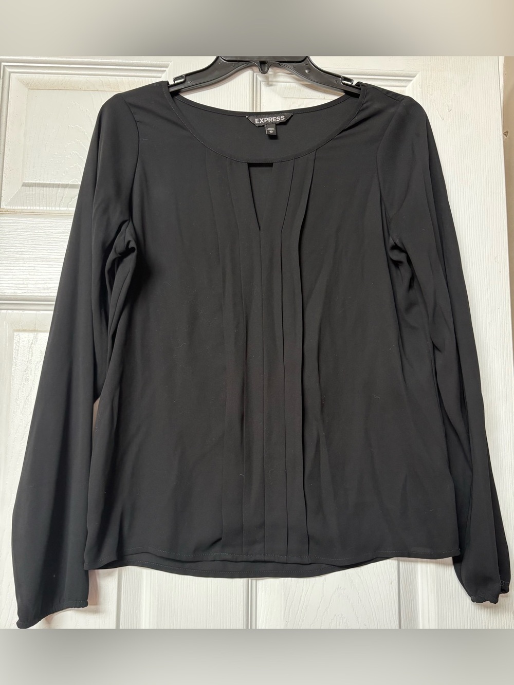 Express Black Long Sleeve Pleated Front Blouse. Size: XS